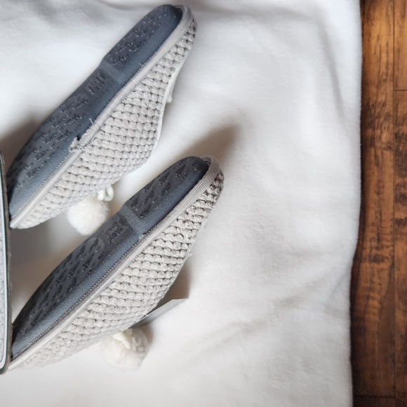 NEW Laura Ashley Memory Foam Slippers - Picture 2 of 8